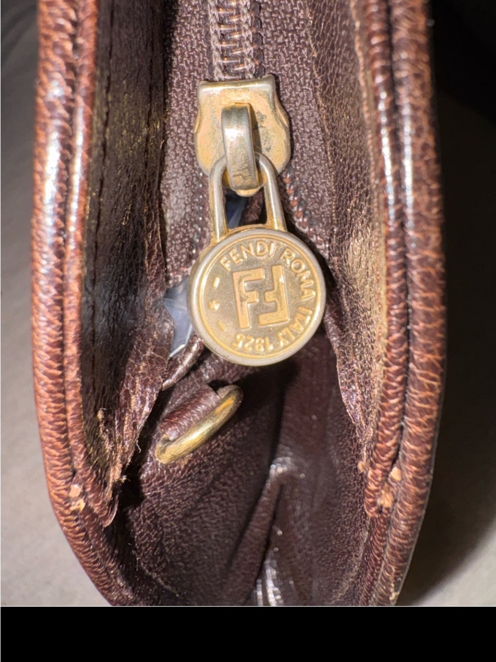 FENDI RARE AUTHENTIC VINTAGE FENDI ROMA ABSTRACT LEATHER APPLIQUÉ DOME CLUTCH - Picture 4 of 12